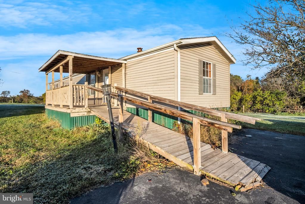 426 OLD MILL ROAD , CARLISLE, PA 17015