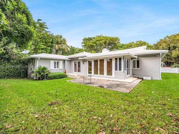 2200 Alhambra Cir , Coral Gables, FL 33134