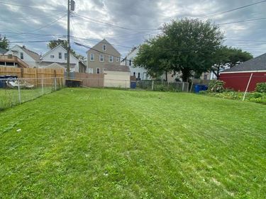 2100 Trowbridge Street , Hamtramck, Mi 48212