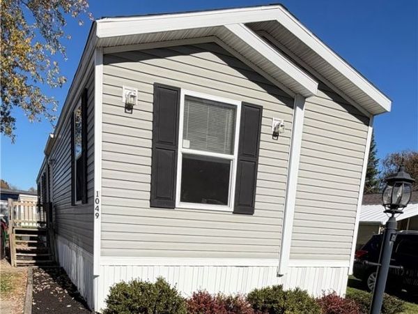 1049 S Park Drive , Brookfield Twp, OH 44403