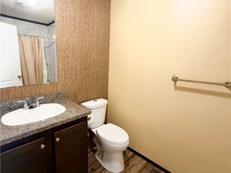 1049 S Park Drive, Brookfield Township, OH 44403 Photo 9