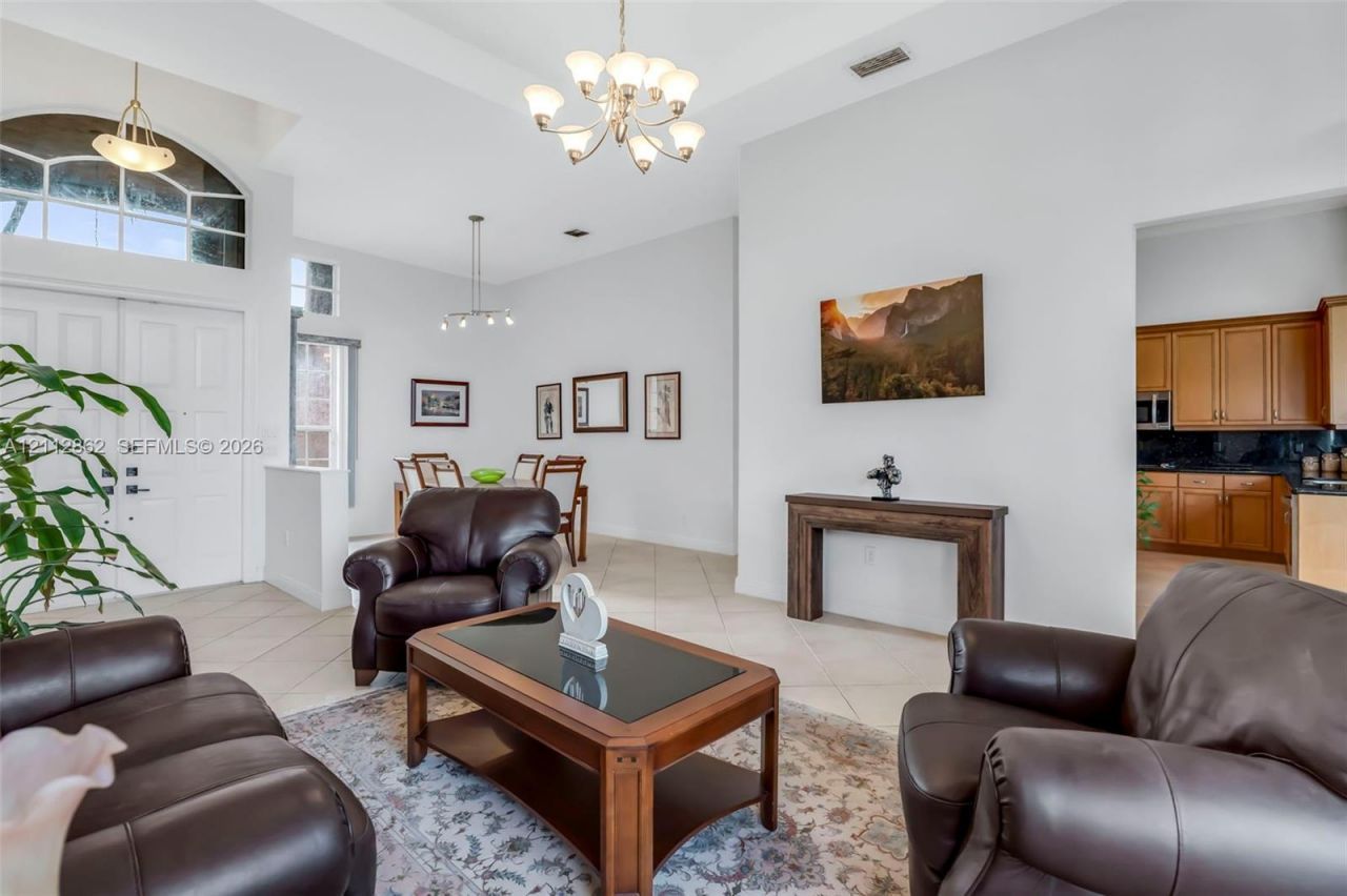 3900 SW 195th Ter , Miramar, FL 33029 | MLS ID A12112862 - The Keyes ...