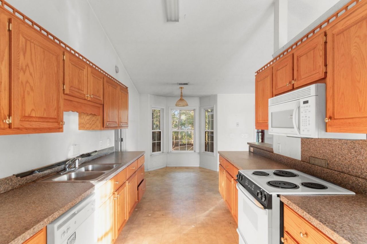2073 Hawksmoor Dr.  Photo 7
