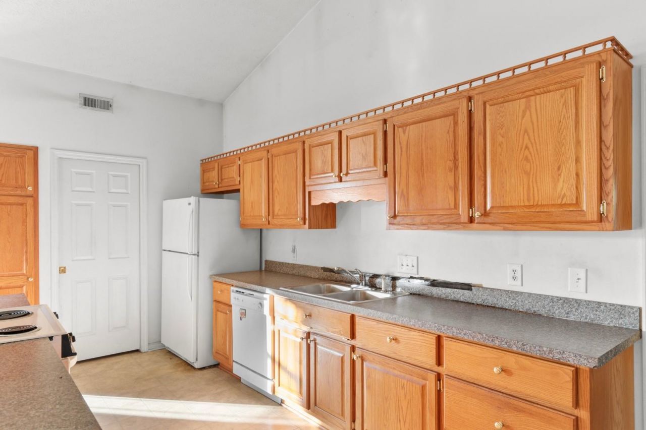 2073 Hawksmoor Dr.  Photo 8