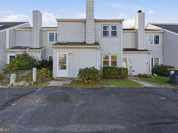 141 VALLEY CIRCLE , NEWARK, DE 19711
