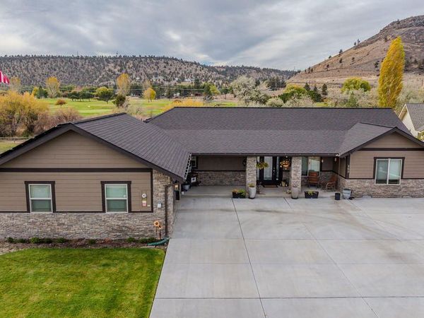 209 SW Meadow Lakes Drive, Prineville, OR 97754