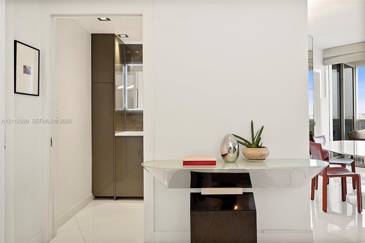 400 Alton Rd , Unit 1404, Miami Beach, FL 33139 Photo