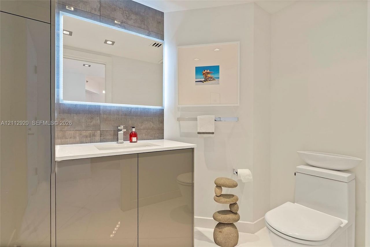 400 Alton Rd , Unit 1404, Miami Beach, FL 33139 Photo