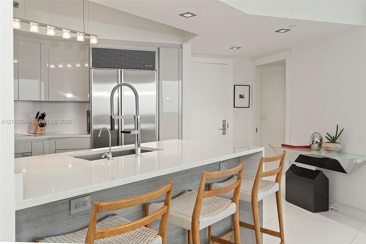 400 Alton Rd , Unit 1404, Miami Beach, FL 33139 Photo