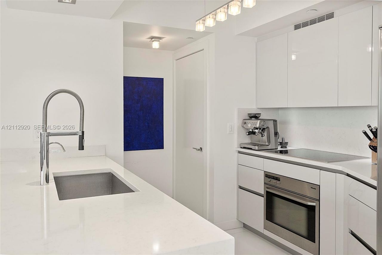 400 Alton Rd , Unit 1404, Miami Beach, FL 33139 Photo