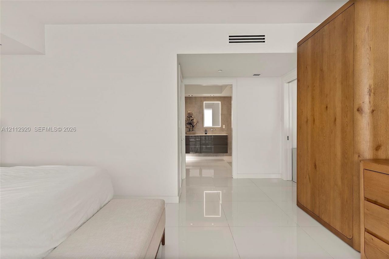 400 Alton Rd , Unit 1404, Miami Beach, FL 33139 Photo
