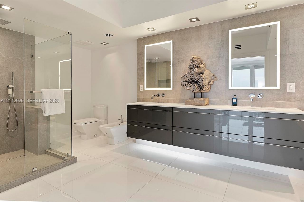 400 Alton Rd , Unit 1404, Miami Beach, FL 33139 Photo
