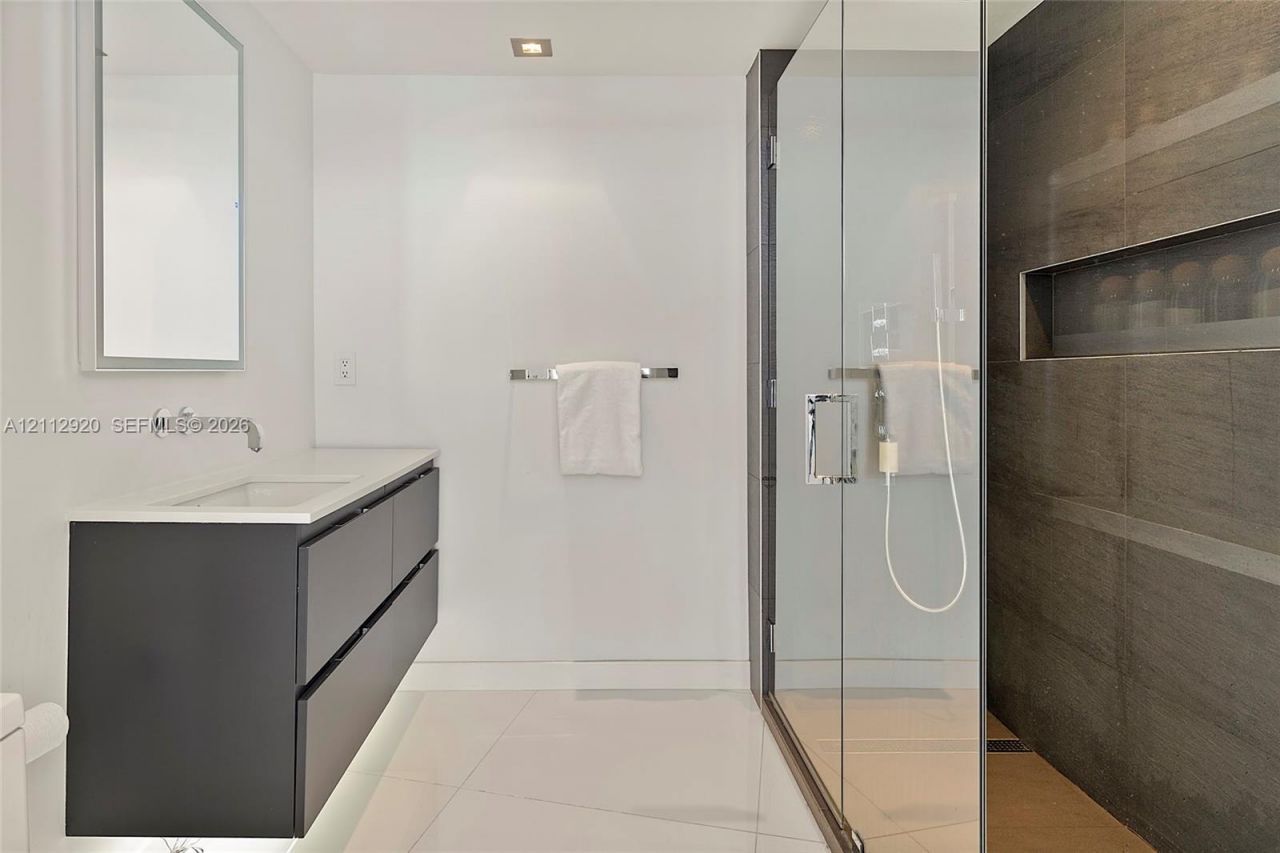 400 Alton Rd , Unit 1404, Miami Beach, FL 33139 Photo