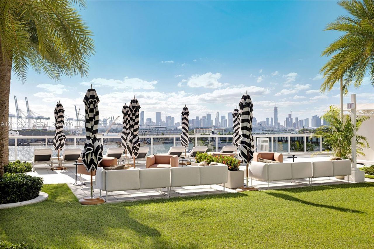 400 Alton Rd , Unit 1404, Miami Beach, FL 33139 Photo
