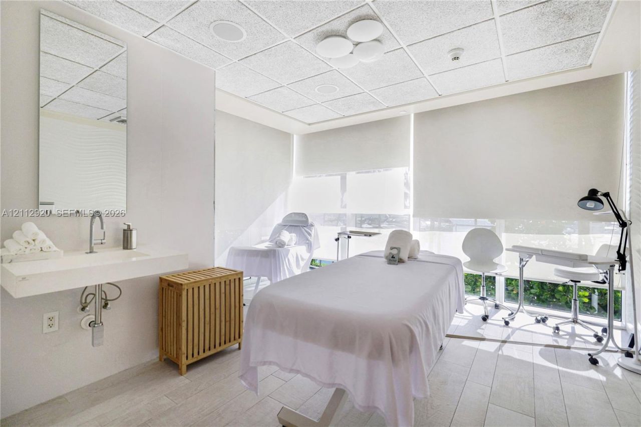 400 Alton Rd , Unit 1404, Miami Beach, FL 33139 Photo