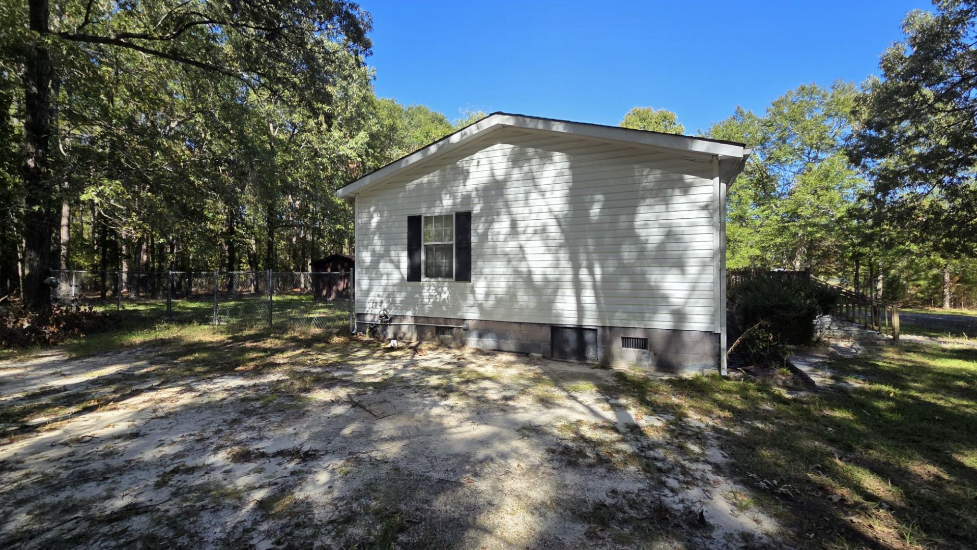 1552 Winding Pond Road Photo 4