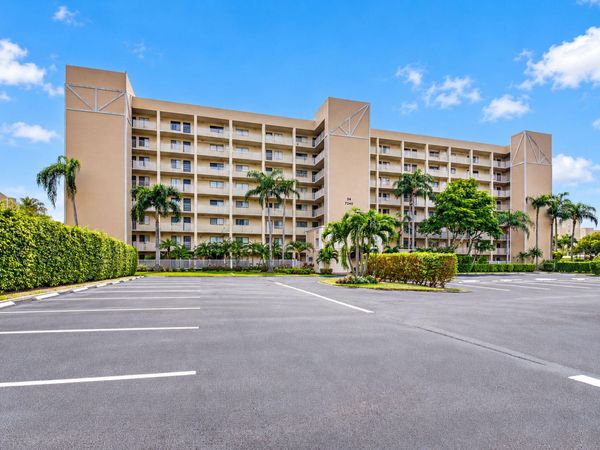 7240 Huntington Lane, Unit 806, Delray Beach, FL 33446