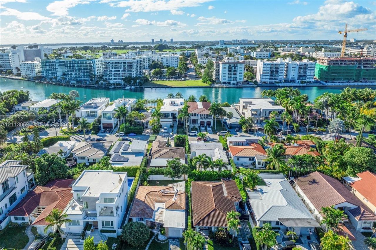 9432 Carlyle Ave, Surfside, FL 33154 Photo