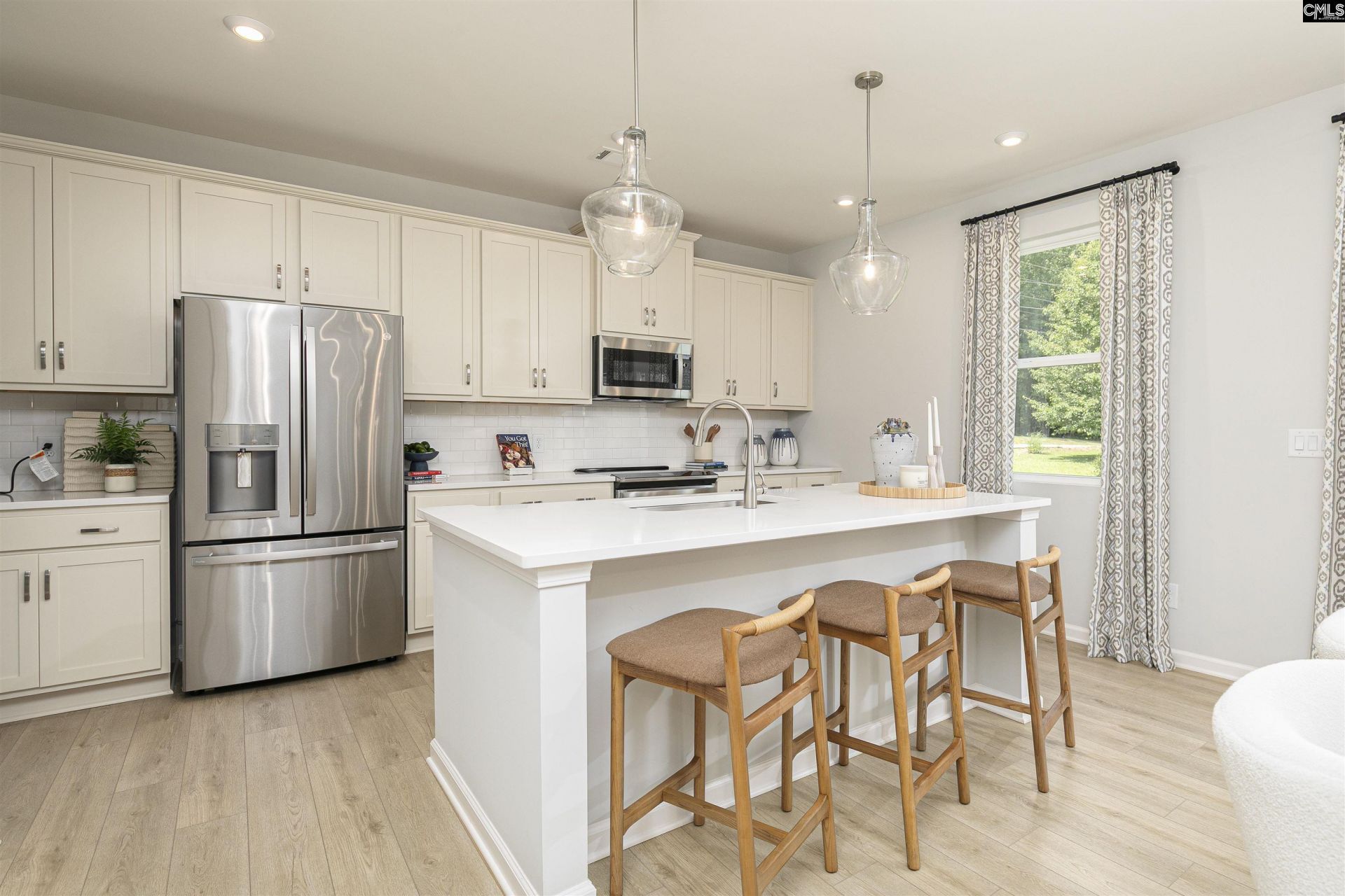 663 Griffon Drive  Photo 4