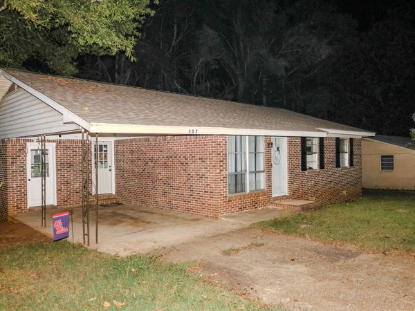 307 E Pinewood Dr., Ripley, MS 38663