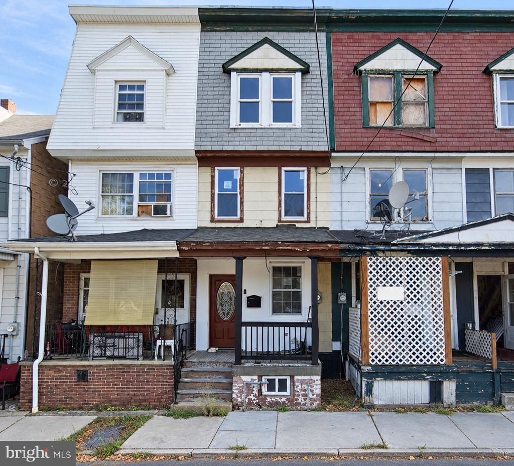 109 N MARKET STREET , MOUNT CARMEL, PA 17851
