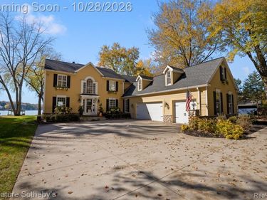 10256 Buhl Drive, Hamburg Township, Mi 48169