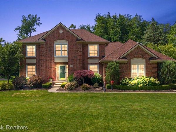 24435 Nantucket Drive , Novi, Mi 48374
