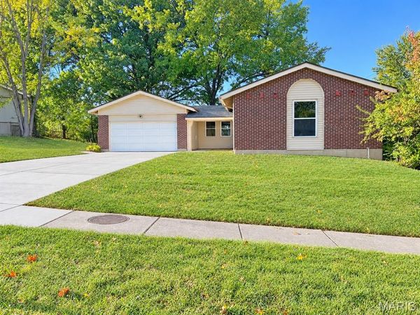 4484 Miletus Drive , Florissant, MO 63033