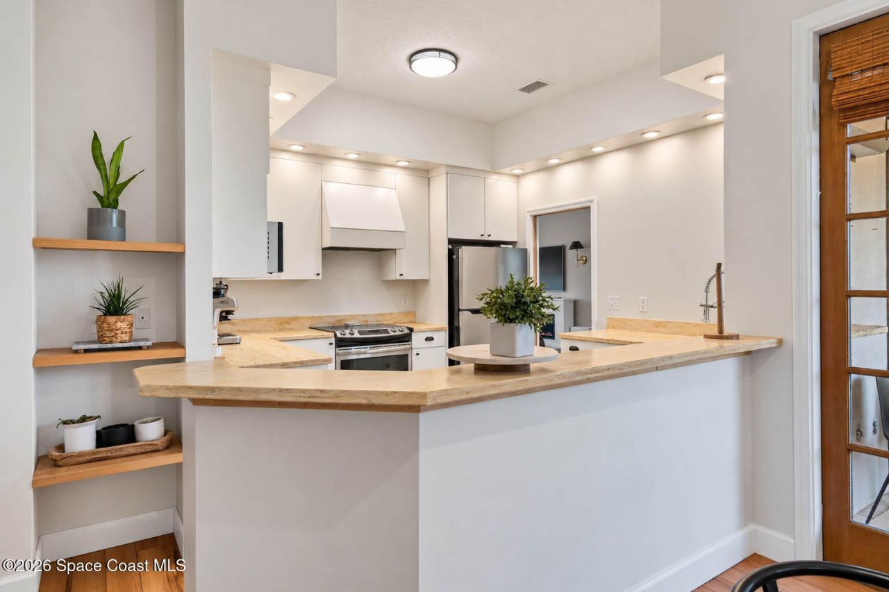 380 Lakeview Drive , Melbourne Beach, FL 32951 Photo