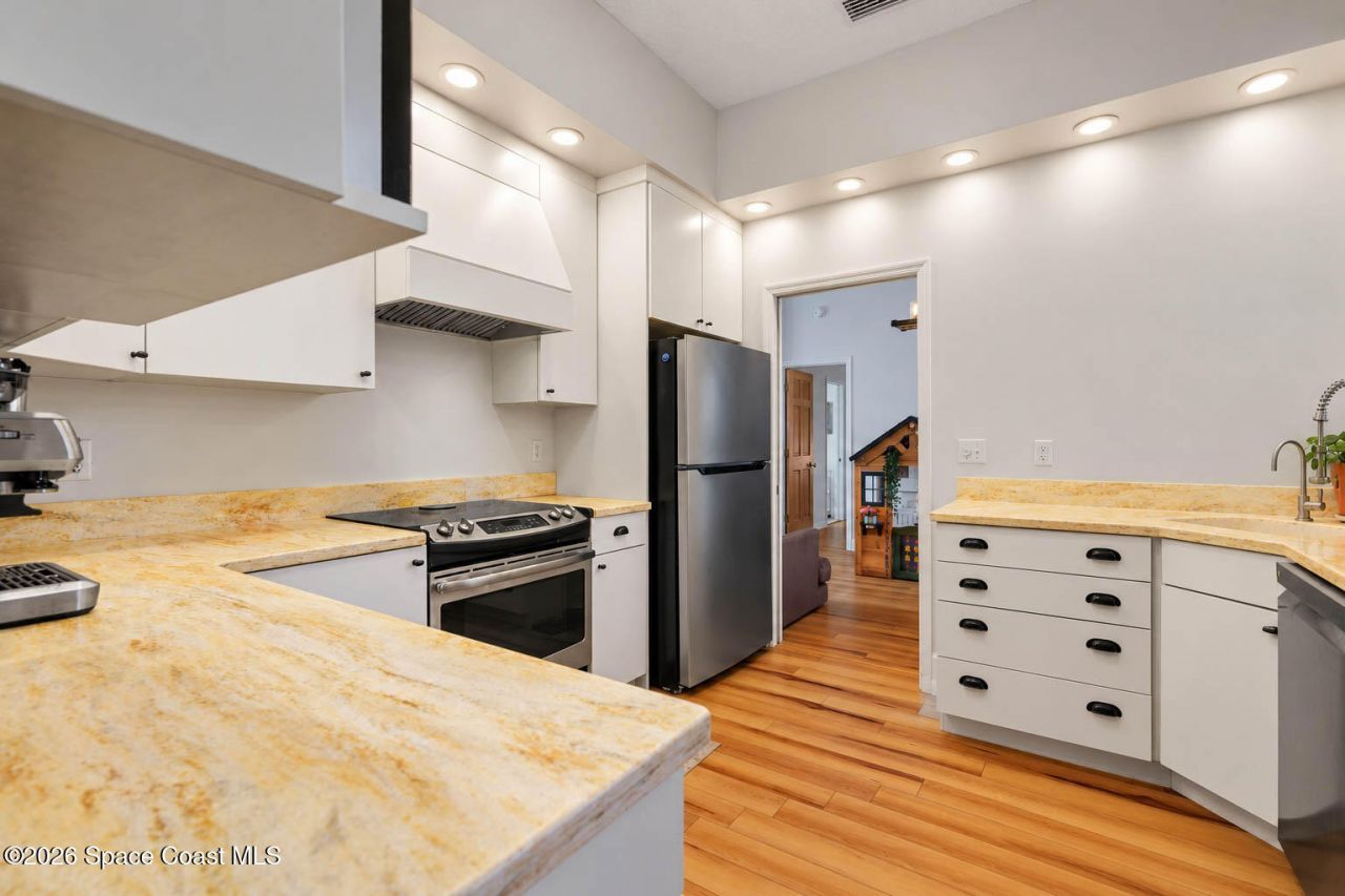 380 Lakeview Drive , Melbourne Beach, FL 32951 Photo