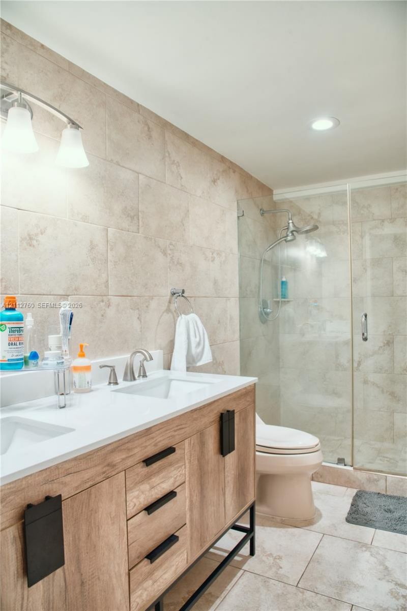 5825 Collins Ave , Unit 11H, Miami Beach, FL 33140 Photo