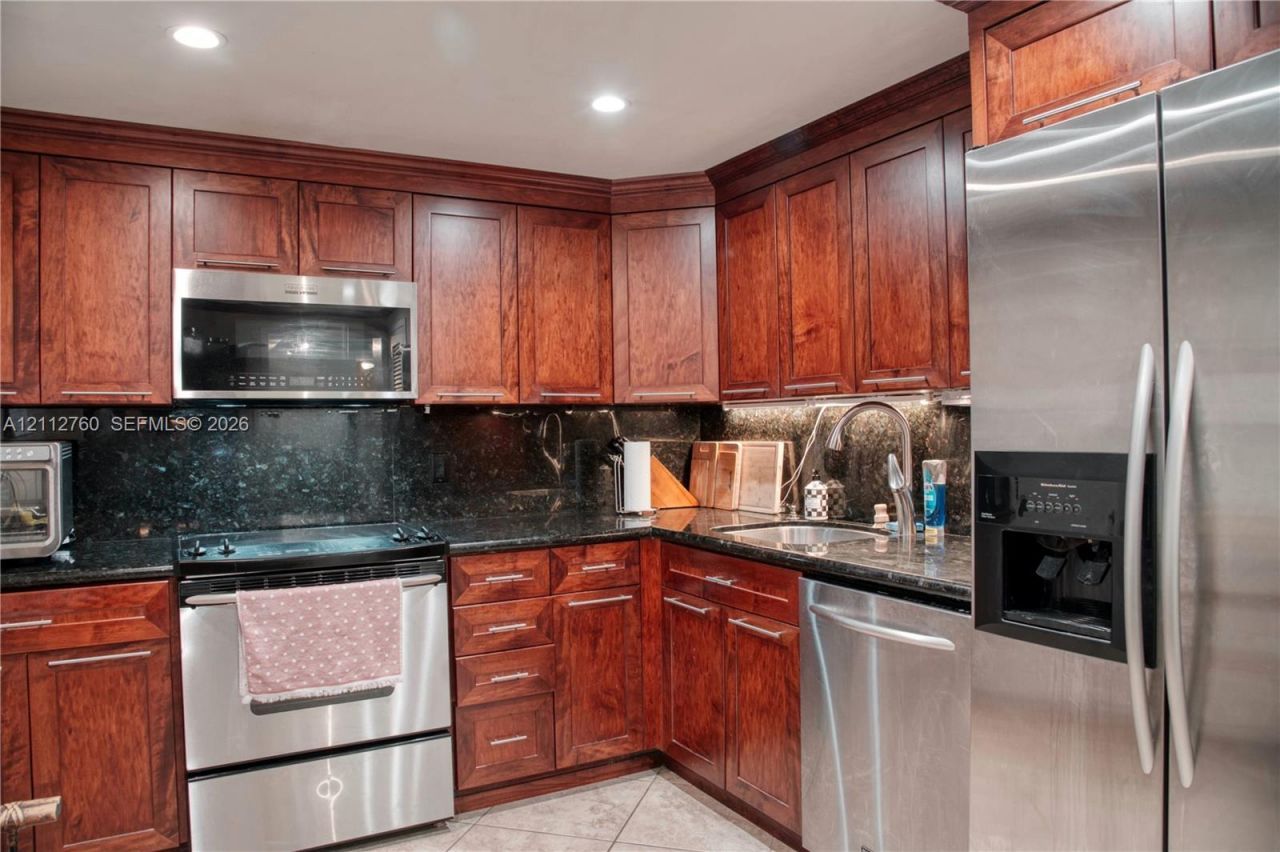 5825 Collins Ave , Unit 11H, Miami Beach, FL 33140 Photo