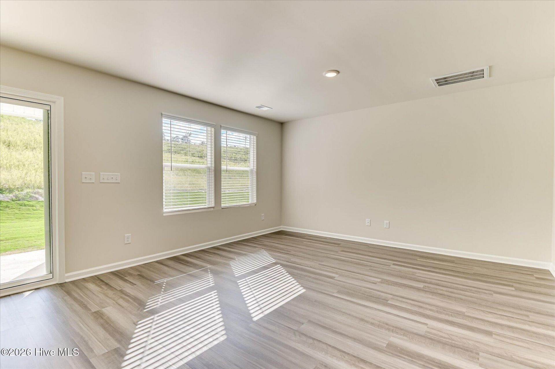 5099 Moncrief Circle  Photo 12