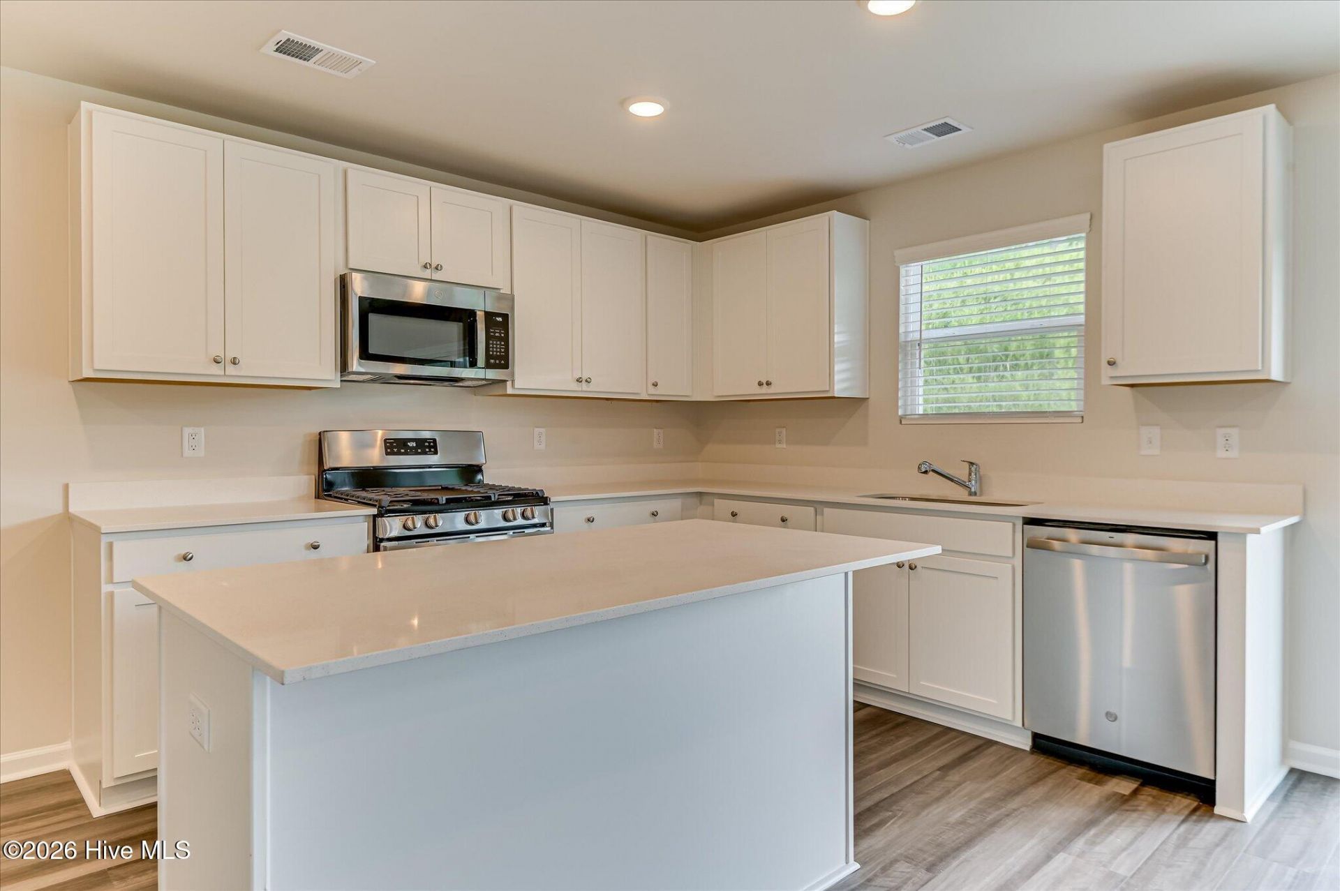 5099 Moncrief Circle  Photo 4