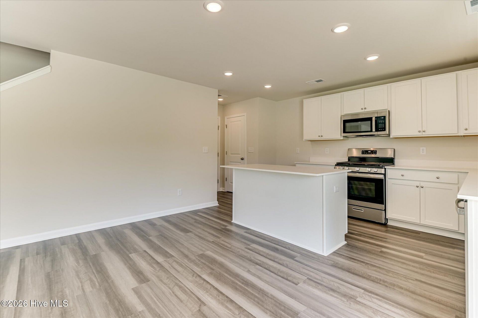 5099 Moncrief Circle  Photo 6