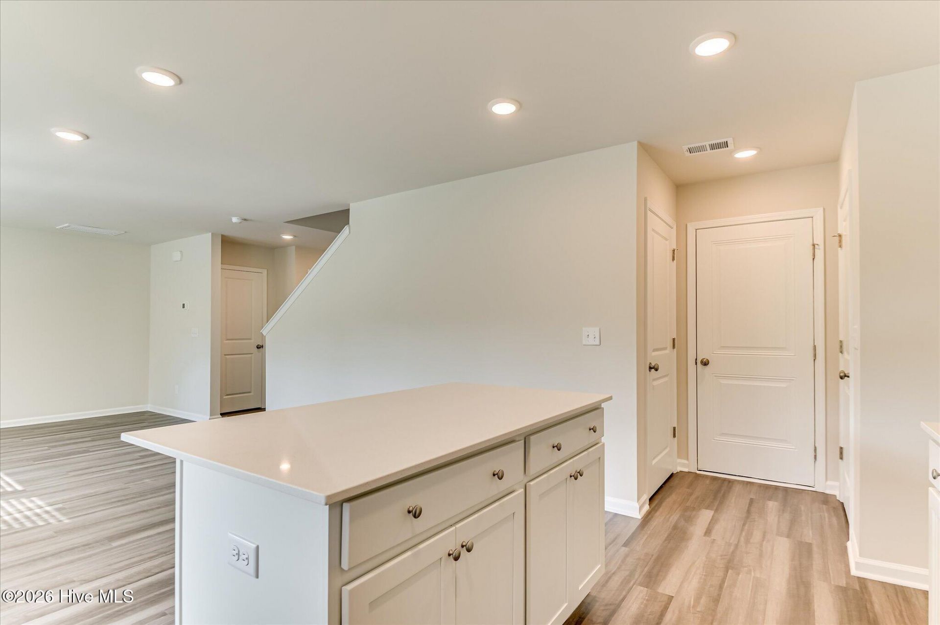 5099 Moncrief Circle  Photo 7