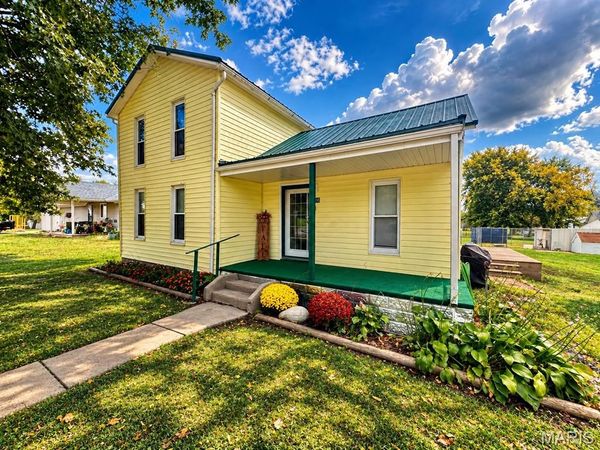 608 Academy Street , La Belle, MO 63447