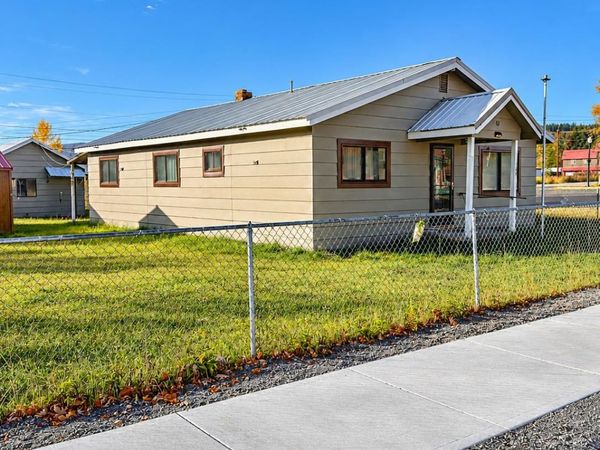 109 E Blackwell St, Ione, WA 99139