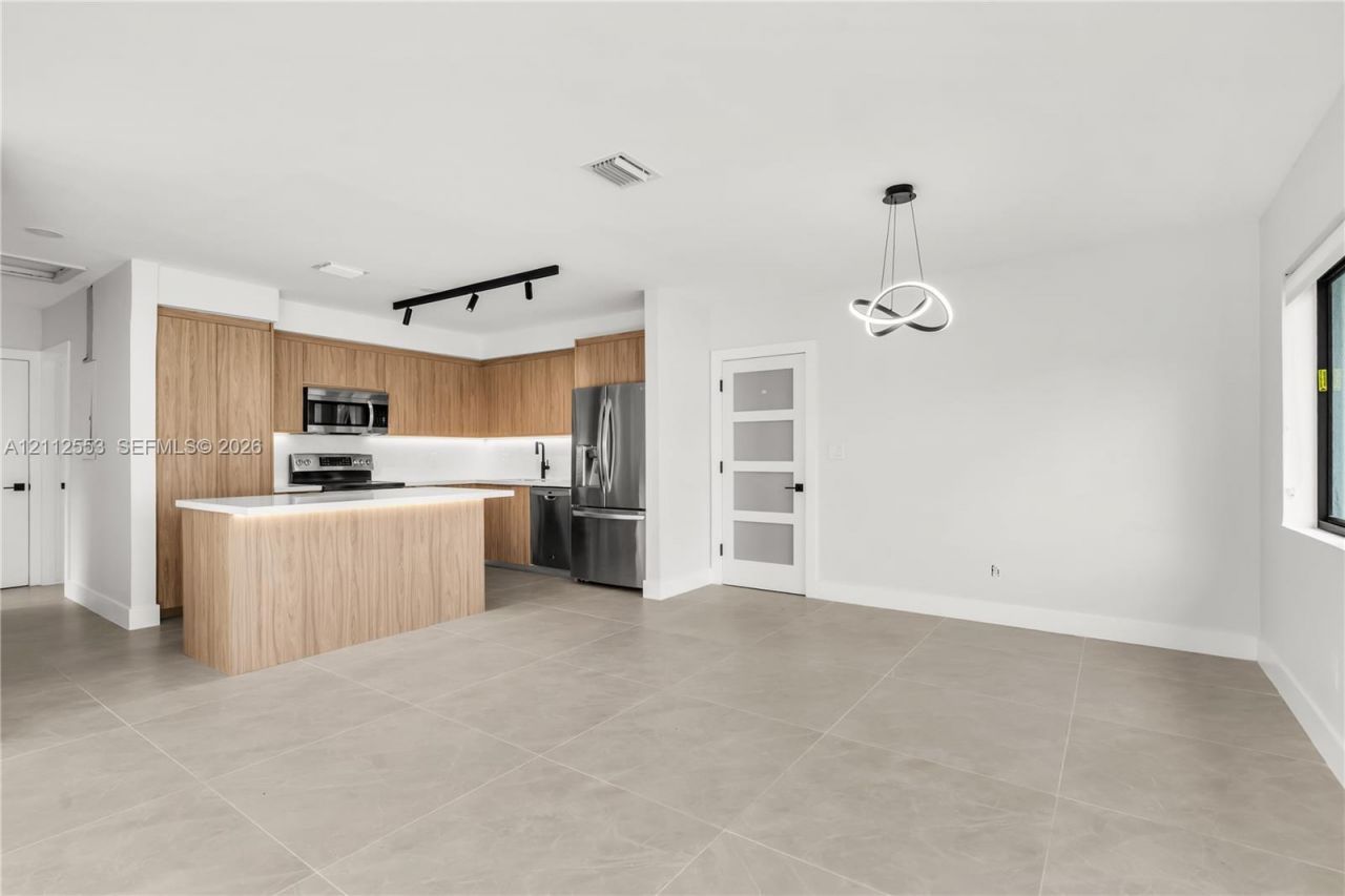 1410 NE 161st St , North Miami Beach, FL 33162 Photo