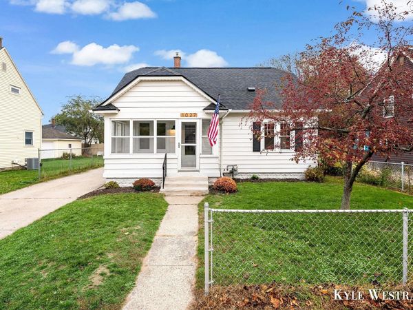 1027 Beechwood Street NE, Grand Rapids, MI 49505