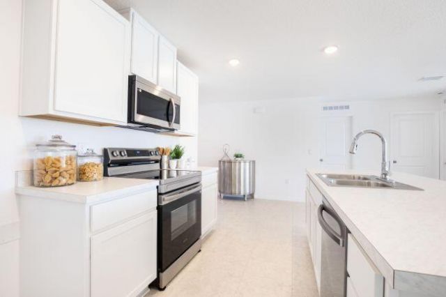 5814 NW Gillespie Avenue, Port Saint Lucie, FL 34986 Photo