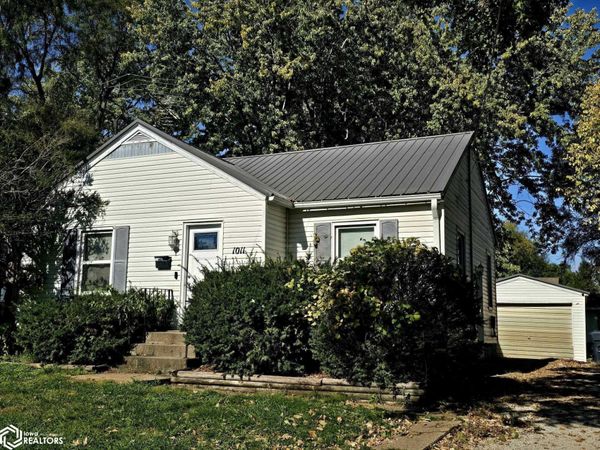 1011 5Th Avenue E, Oskaloosa, IA 52577