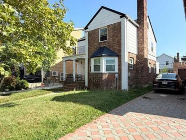 81-15 189th Street , Jamaica Estates, NY 11432