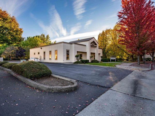 800 O'Hare Parkway, Medford, OR 97504