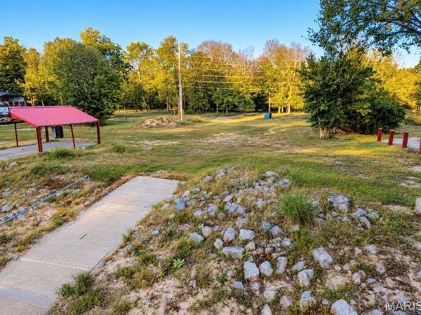 1585 River Valley Rd, Doniphan, MO 63935