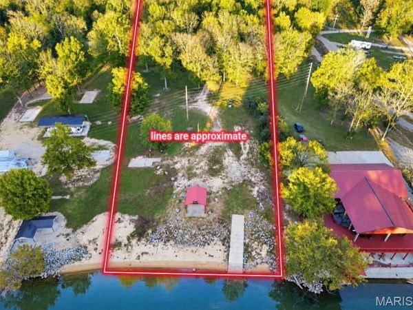 1585 River Valley Rd, Doniphan, MO 63935