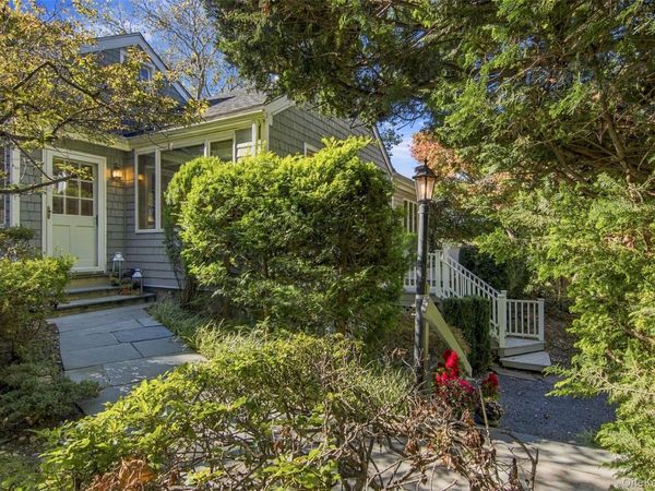 60 Crane Neck Road , Setauket, NY 11733