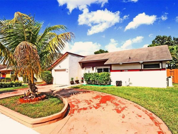7707 SW 8th St , North Lauderdale, FL 33068