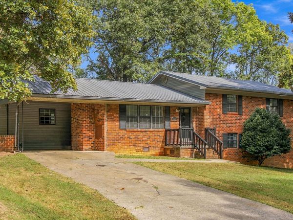 2850 SE Mcdaris Circle, Cleveland, TN 37323