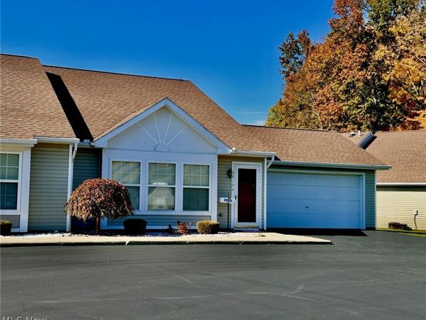 3410 Eagles Loft , Cortland, OH 44410